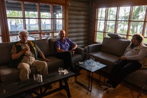 Ilta hämärtyy remontoidussa Leppikarvon majassa