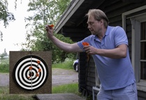 Tikkakisaa on suvereenisesti vuosikaudet hallinnut insinöörikunnan edustaja Jarmo Ainali, mutta nyt voittoputki katkesi, ja tikkamestariksi nousi Toni Määttänen viimeisen kierroksen tuloksella 36.