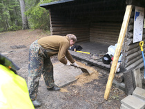 Presidentti Toni näyttää mallia