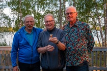Tikkakisan bodium: mestari Jarmo keskellä, Jouni vasemmalla ja Esa K oikealla