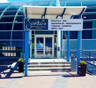 Rotarykabinettiin on helpoin kulkureitti kylpylän pääoven ja ravintolan kautta