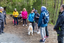 Presidenteillä Hannele Ilola (punatakkinen) ja Marja-Leena Korvalla (sinitakkinen) puheenvuoro